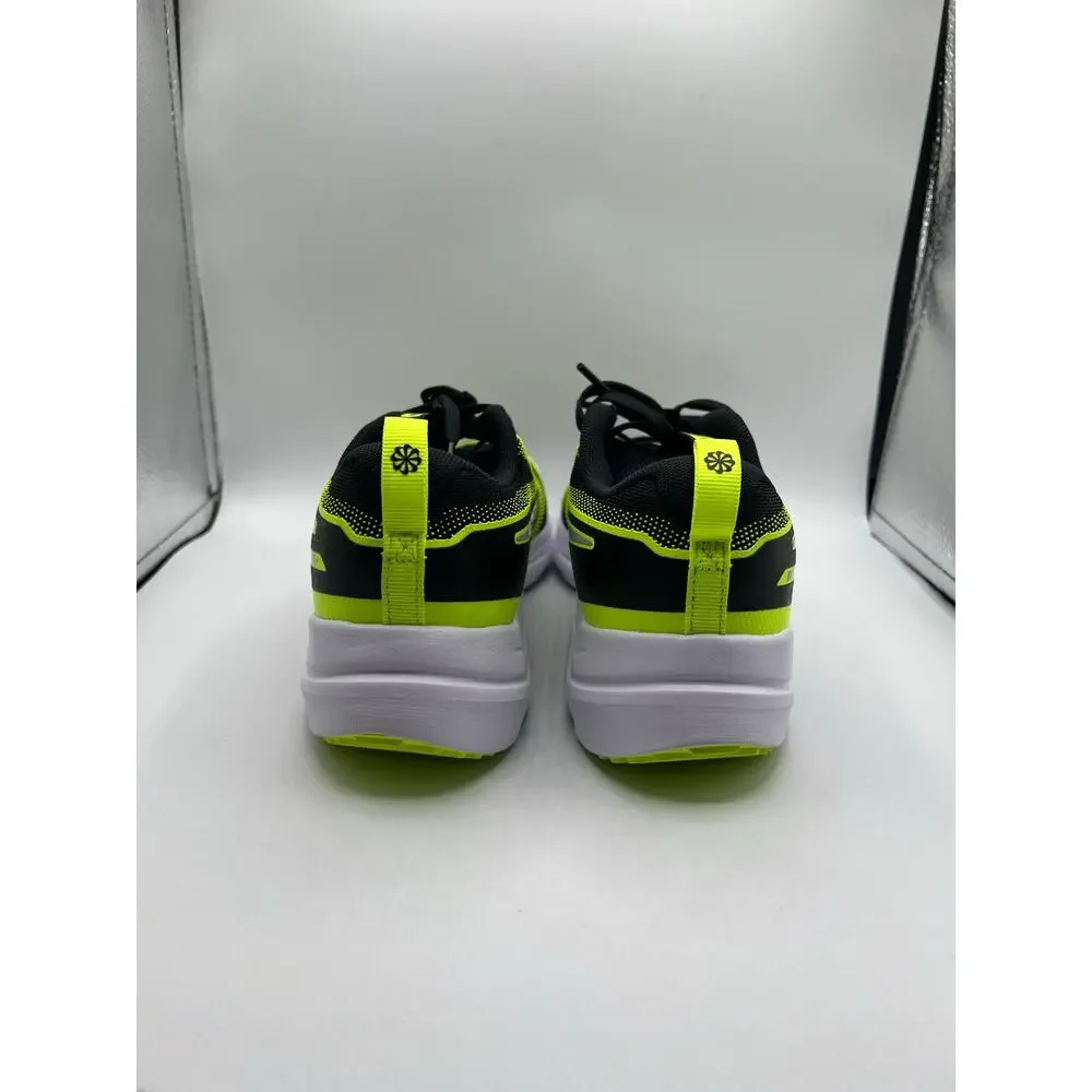 Nike Cosmic Runner GS “Black Volt” size 6 Y